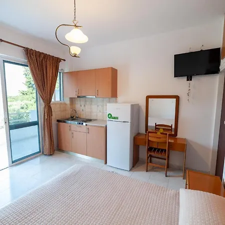 Artemis - Pool And Garden アパート