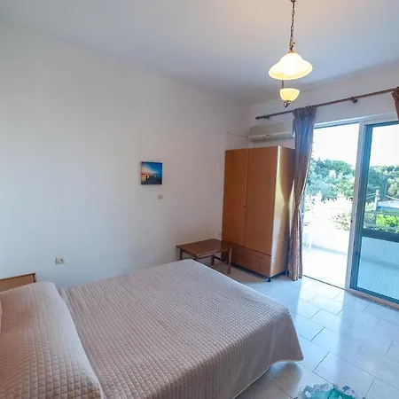 Artemis - Pool And Garden アパート