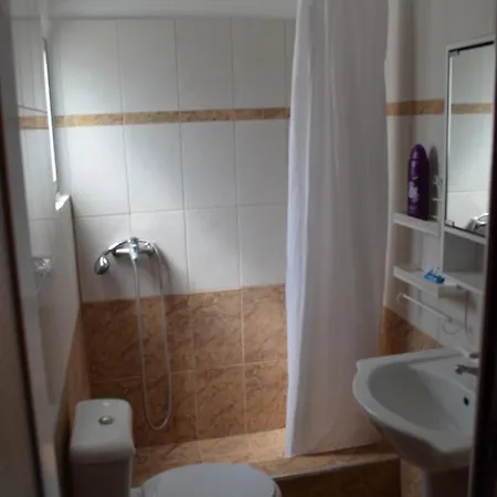 Artemis - Pool And Garden