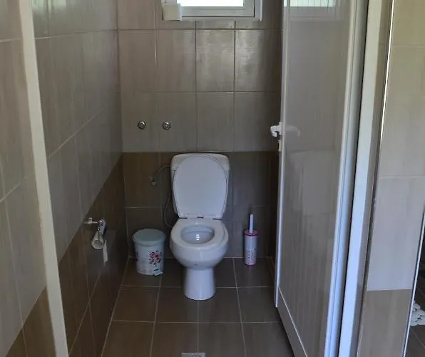 Artemis - Pool And Garden *