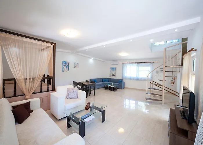 Artemis - Pool And Garden Apartamento