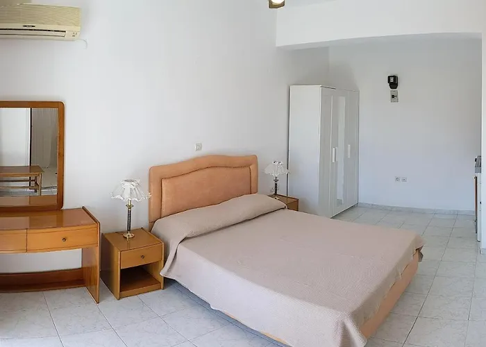 Artemis - Pool And Garden