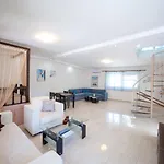 Artemis - Pool And Garden شقة