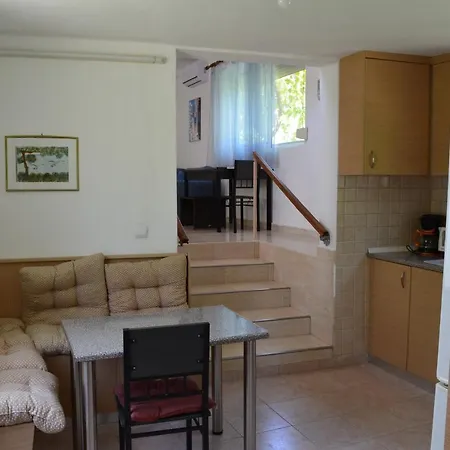 Artemis - Pool And Garden Apartman *