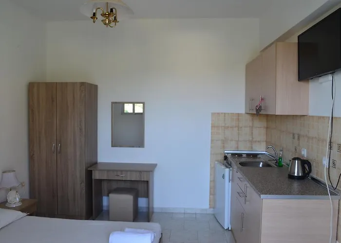 Artemis - Pool And Garden *