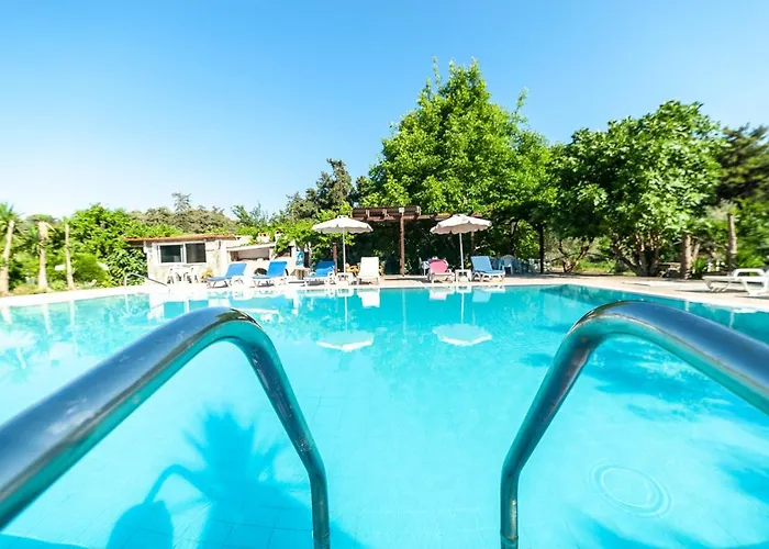 Artemis - Pool And Garden Апартаменты