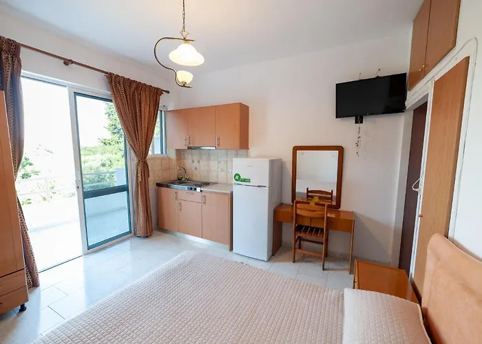 Artemis - Pool And Garden Apartament